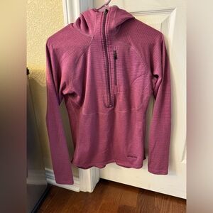 Women’s Small Patagonia long sleeve hooded shirt